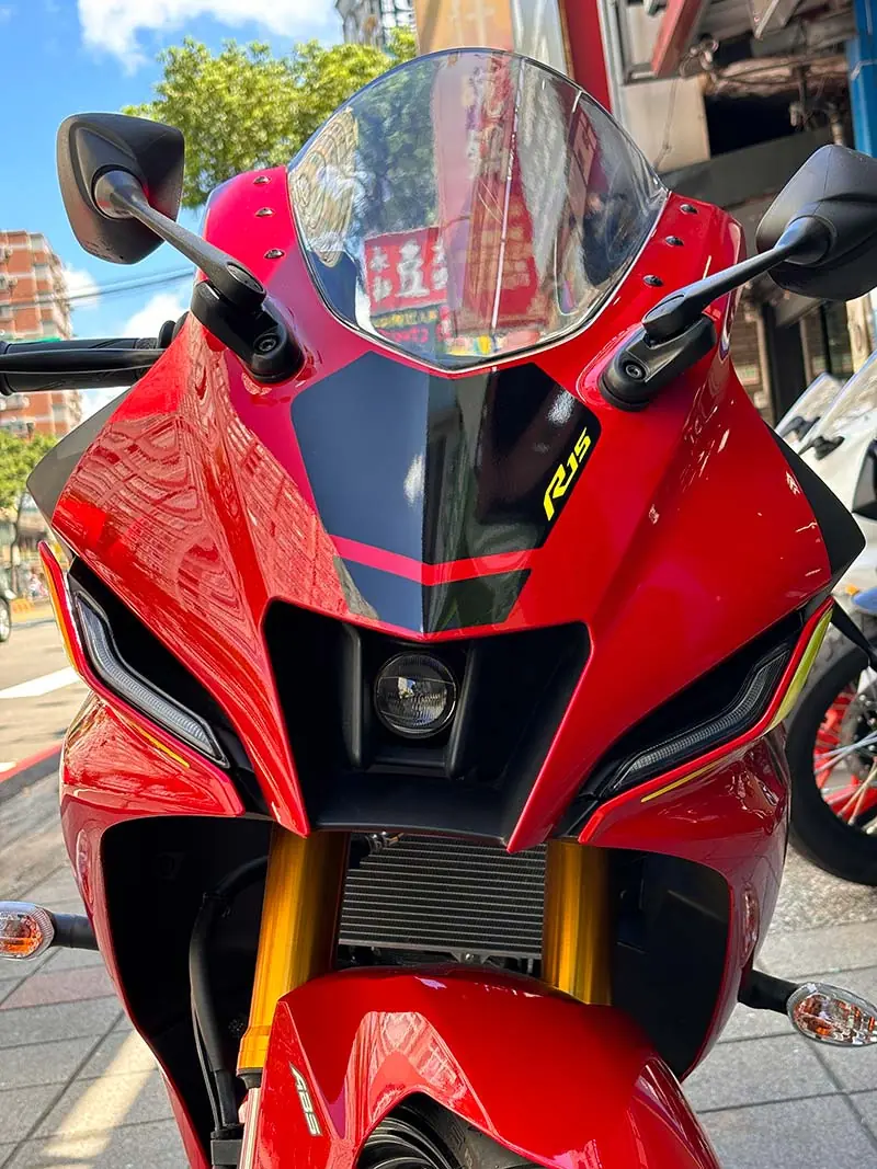 YAMAHA R15v4