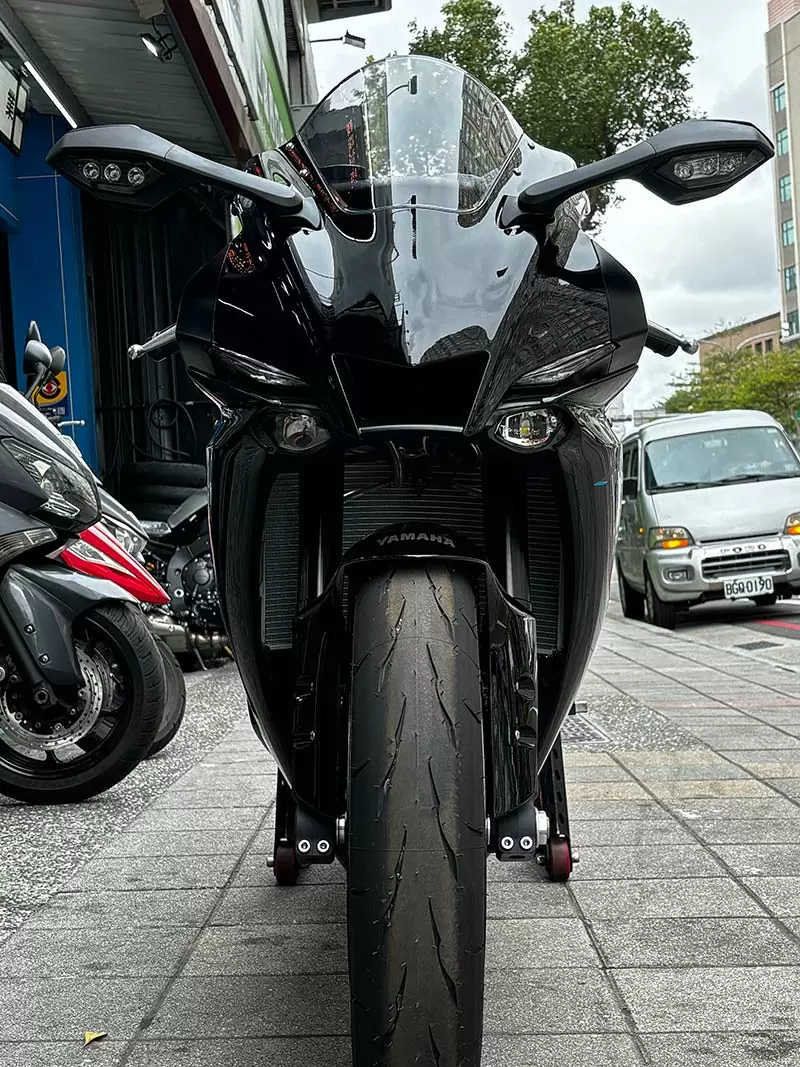 YAMAHA YZF-R1