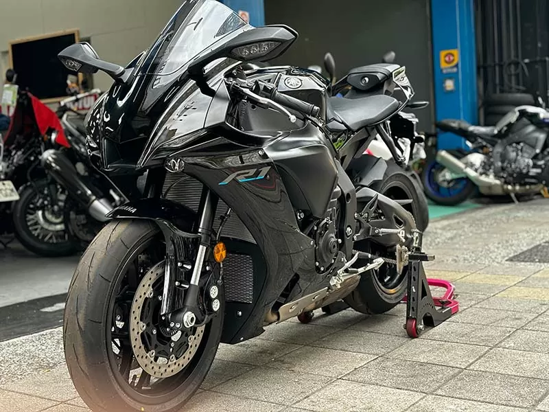 YAMAHA YZF-R1