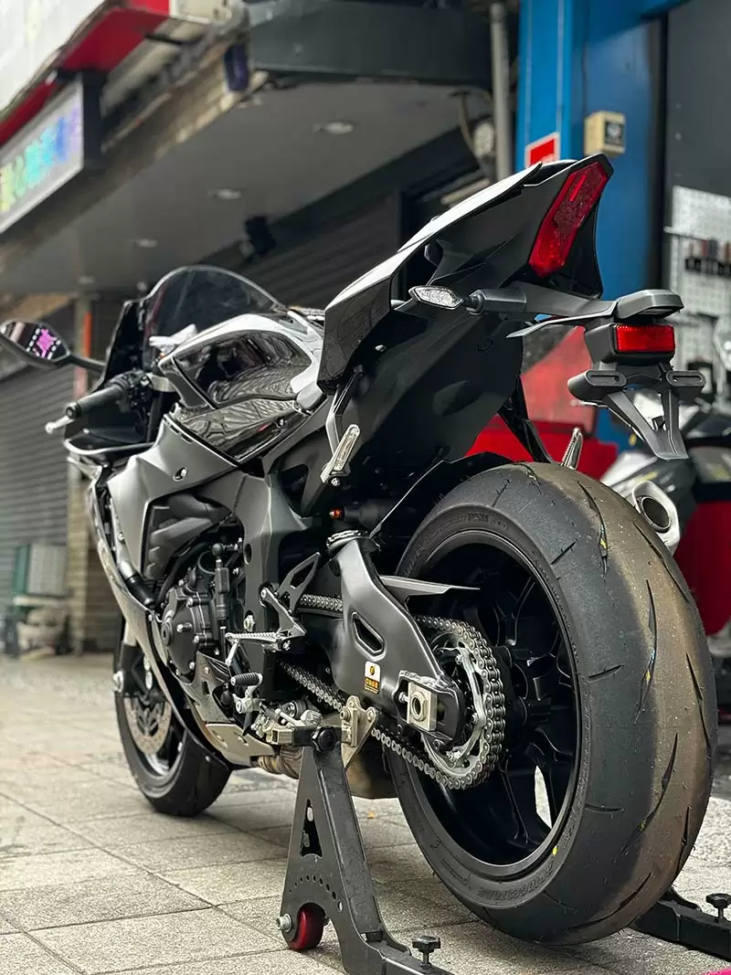 YAMAHA YZF-R1