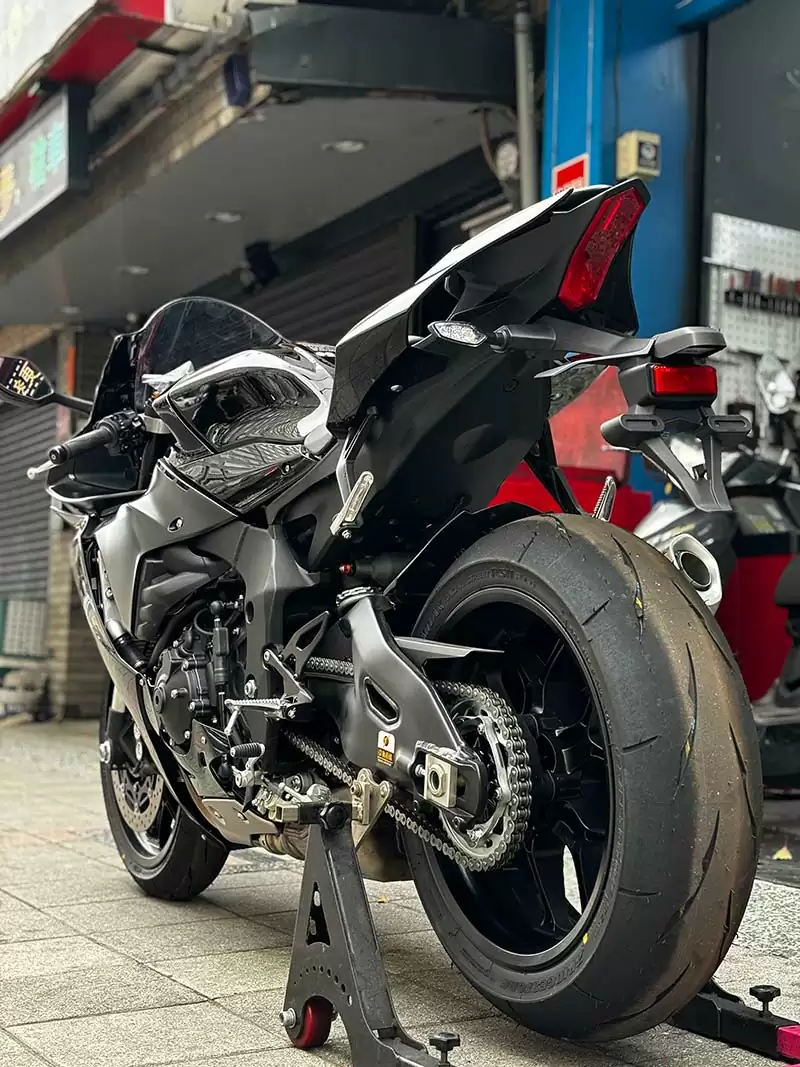 YAMAHA YZF-R1