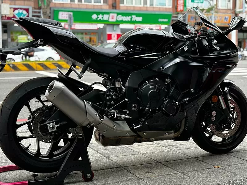 YAMAHA YZF-R1