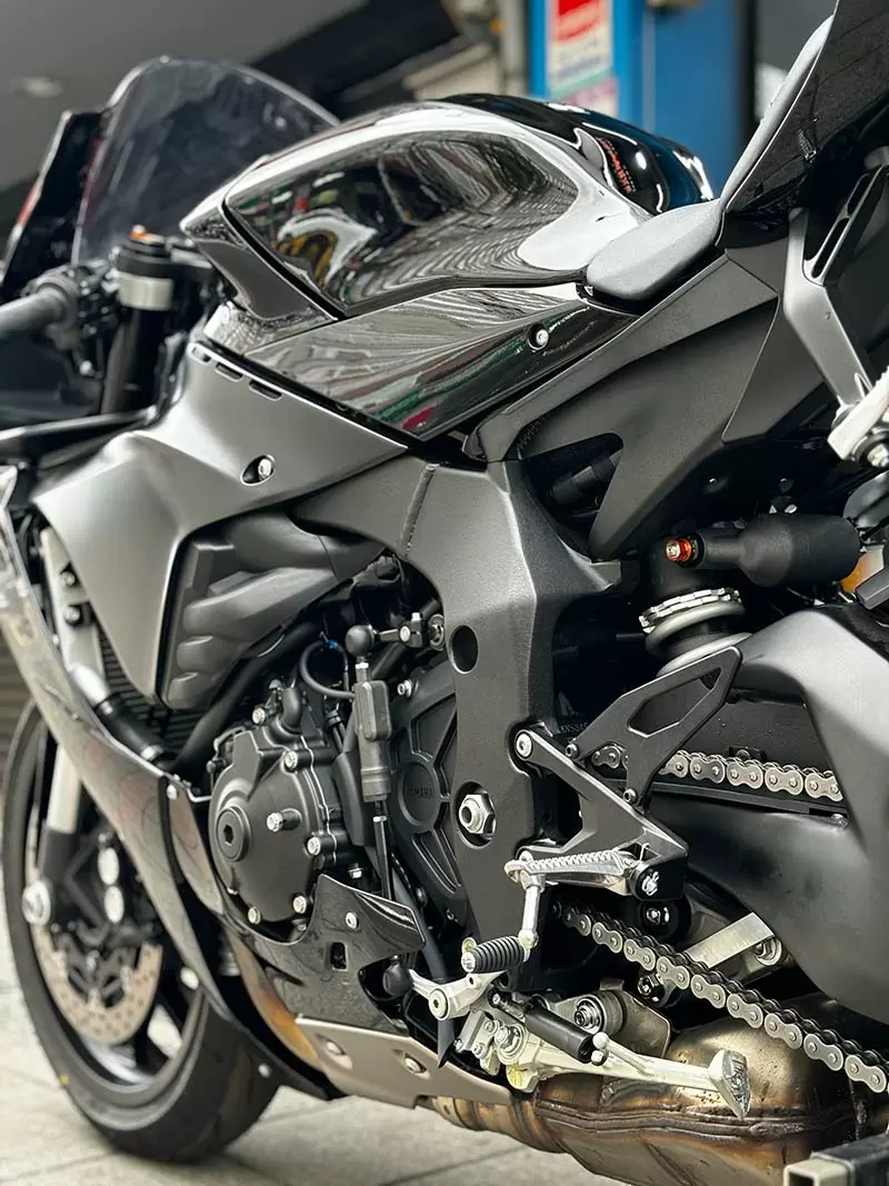 YAMAHA YZF-R1